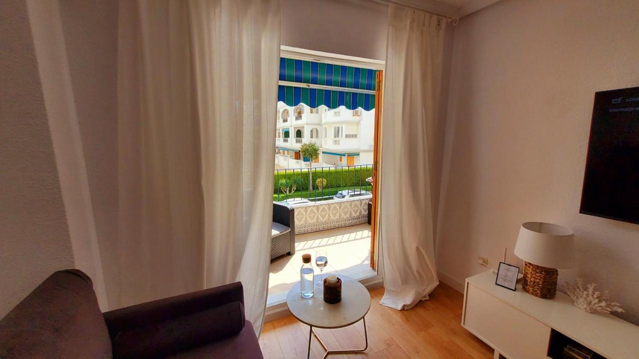 At Costa Blanca - Cozy With Pool Apartamento